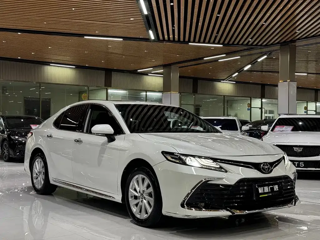 Toyota Camry — фото 9