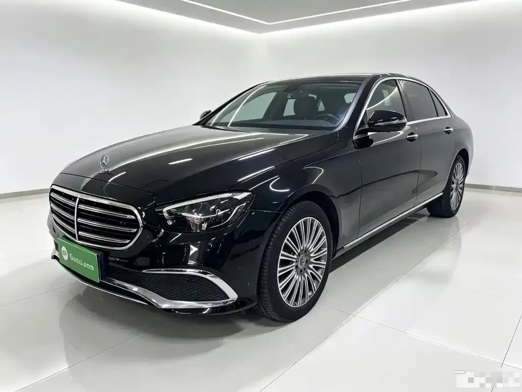 Mercedes-Benz E-Class — фото 1