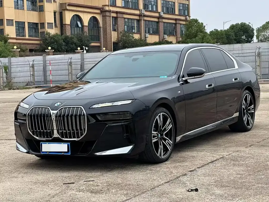 BMW 7 Series — фото 1