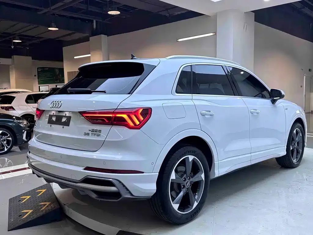 Audi Q3 — фото 8