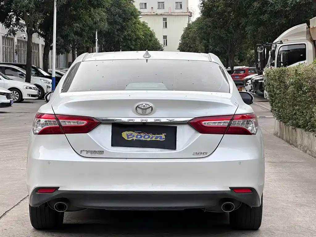Toyota Camry — фото 3