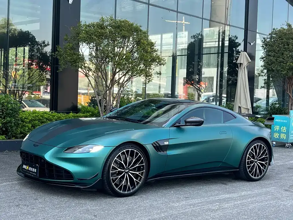 Aston Martin V8 Vantage — фото 1