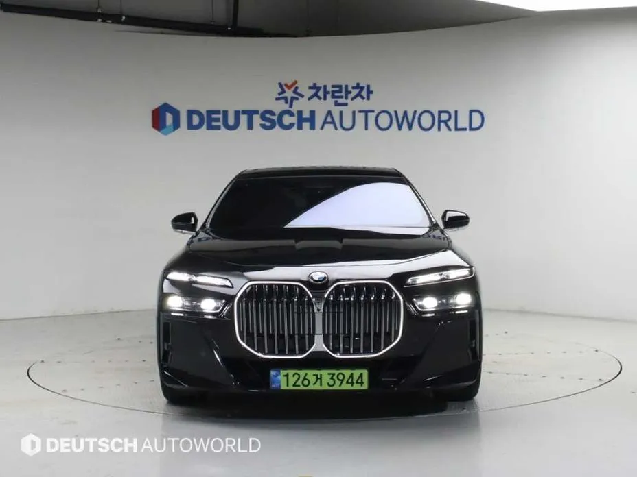 BMW 7-Series — фото 1