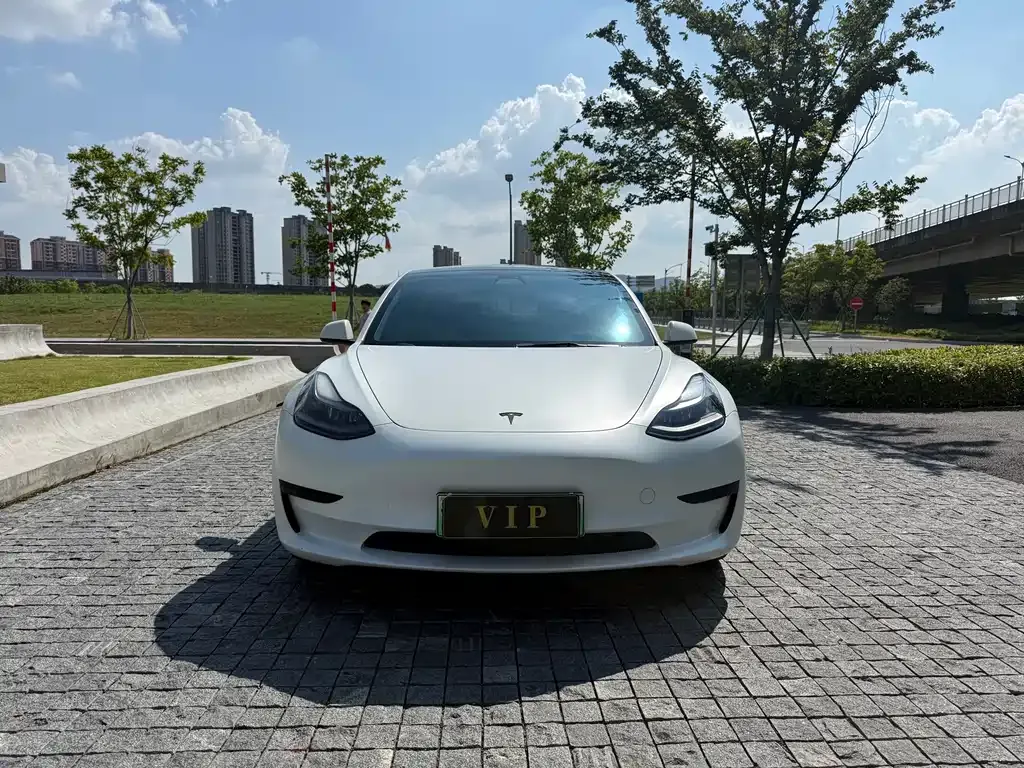Tesla Model 3 — фото 9