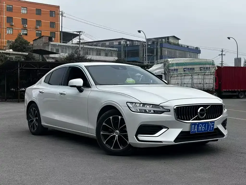 Volvo S60 — фото 5