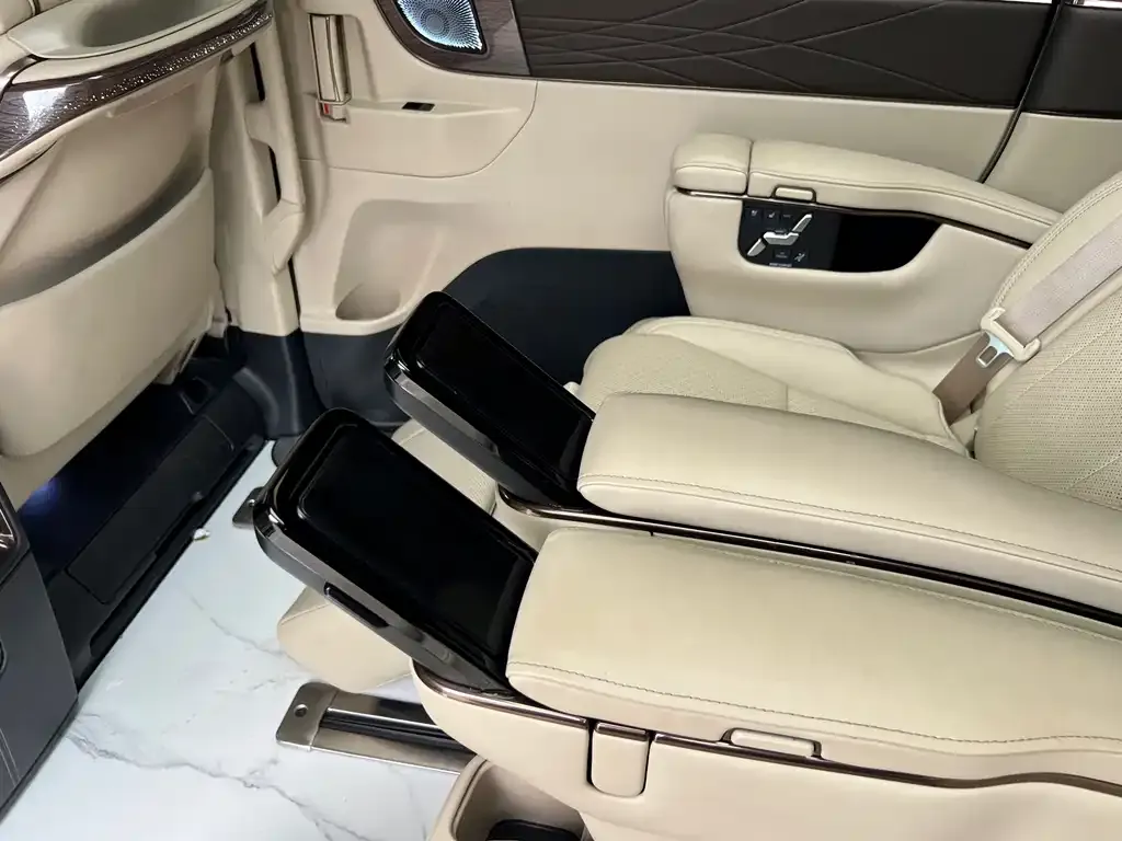 Toyota Alphard — фото 6