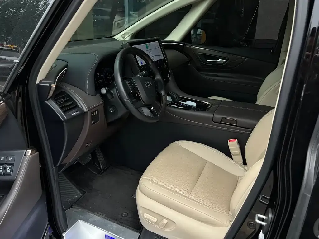 Toyota Alphard — фото 3