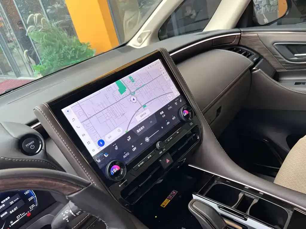 Toyota Alphard — фото 8