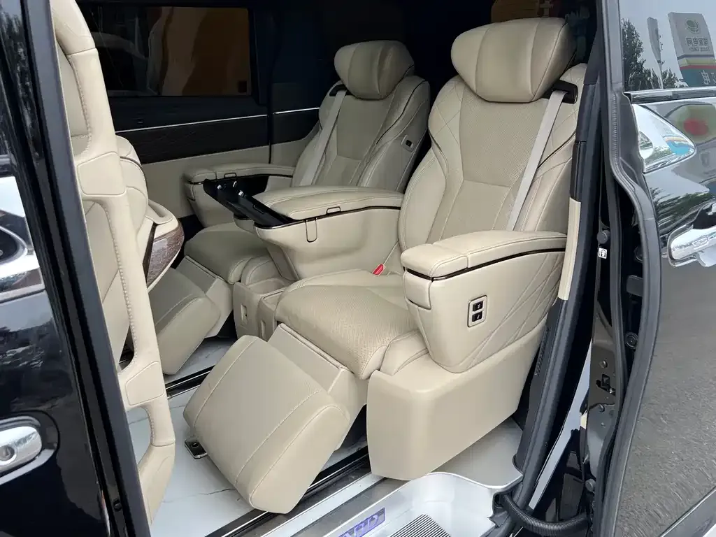 Toyota Alphard — фото 7