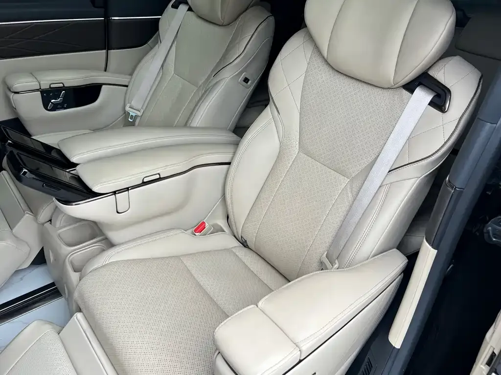 Toyota Alphard — фото 9