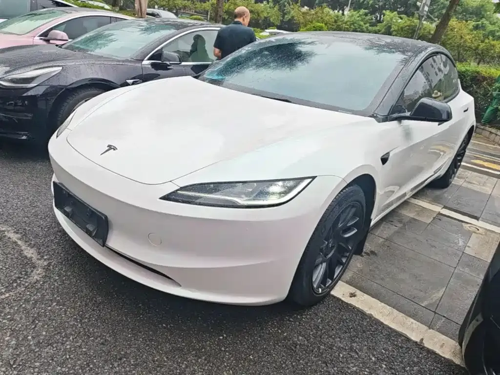 Tesla Model 3 — фото 1