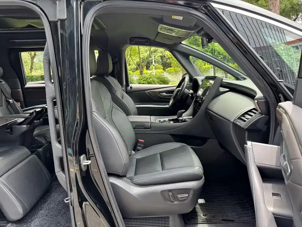 Toyota Vellfire — фото 5