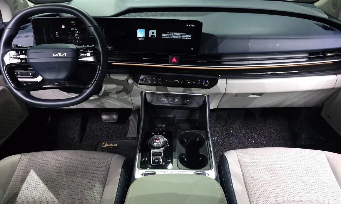 Kia Carnival — фото 10