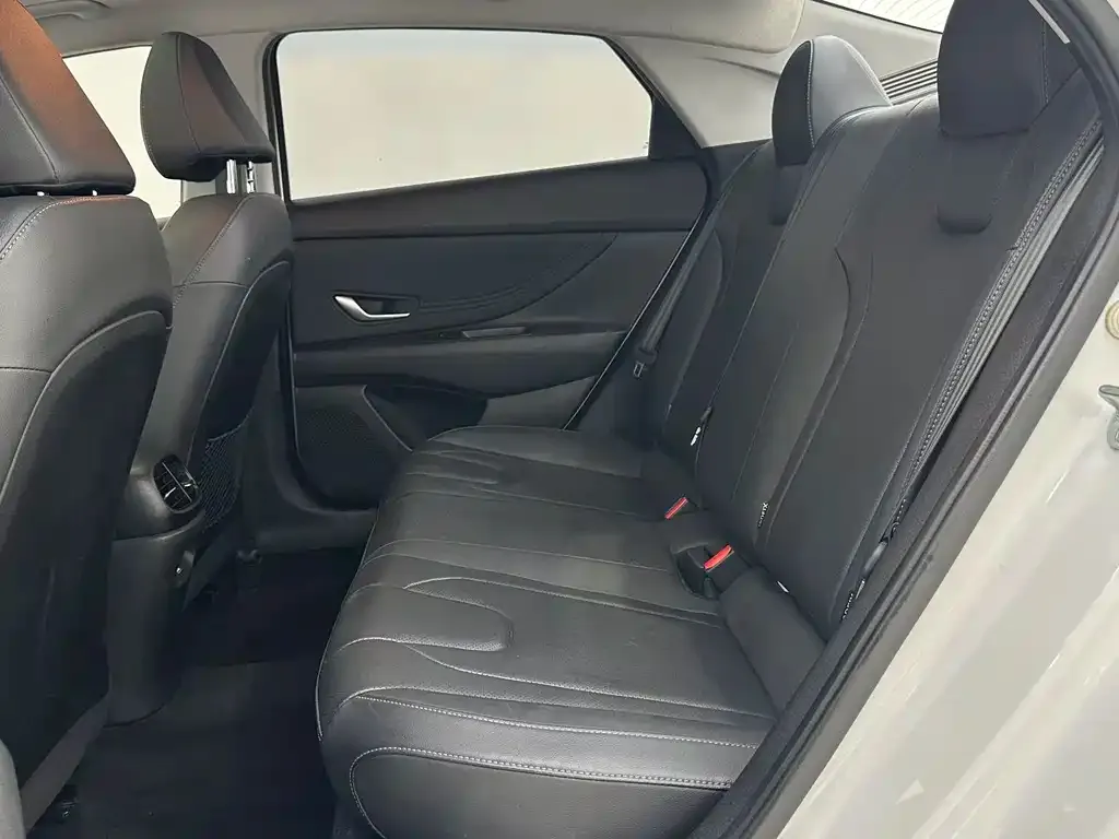 Hyundai Elantra — фото 3