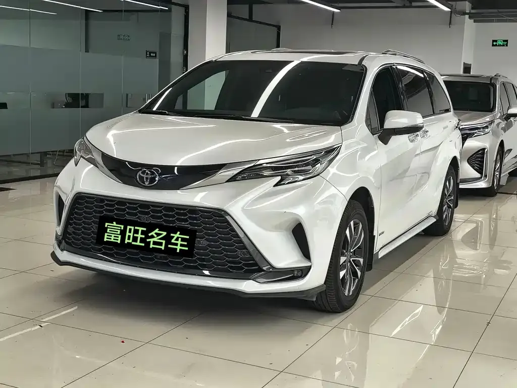 Toyota Granvia — фото 1