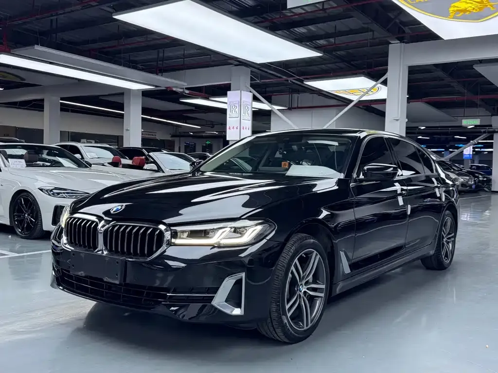 BMW 5 Series — фото 1