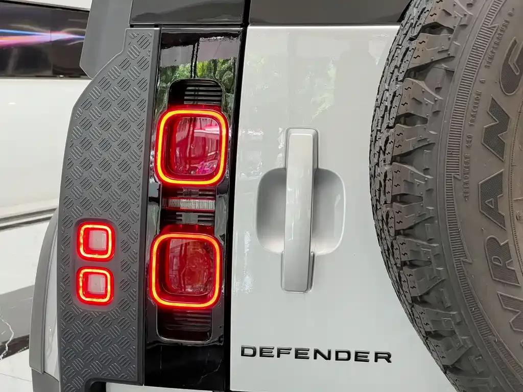 Land Rover Defender — фото 7