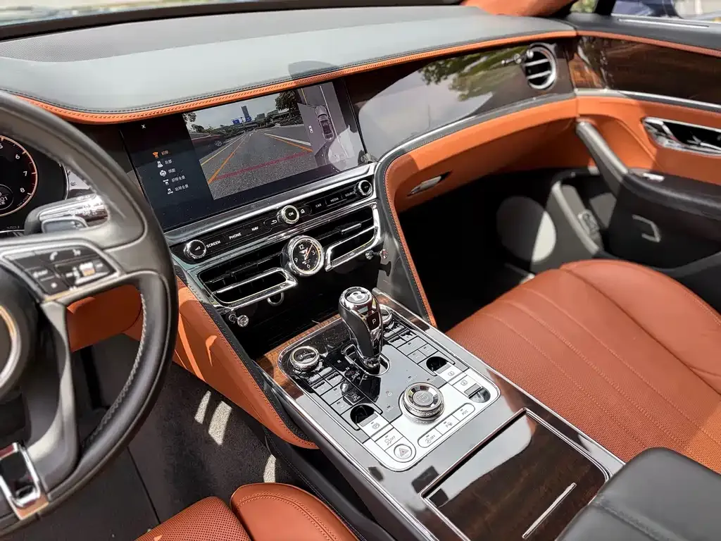 Bentley Flying Spur — фото 2