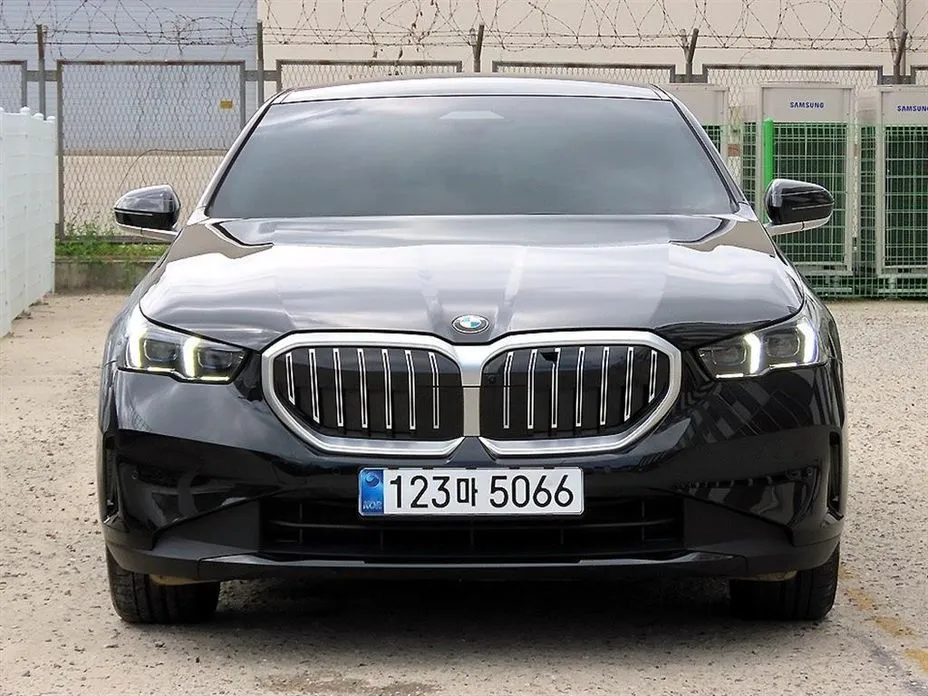 BMW 5-Series — фото 1