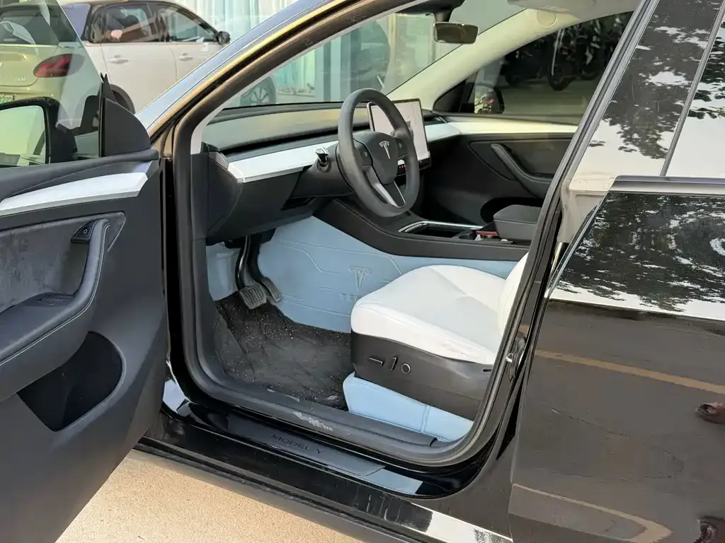 Tesla Model Y — фото 4