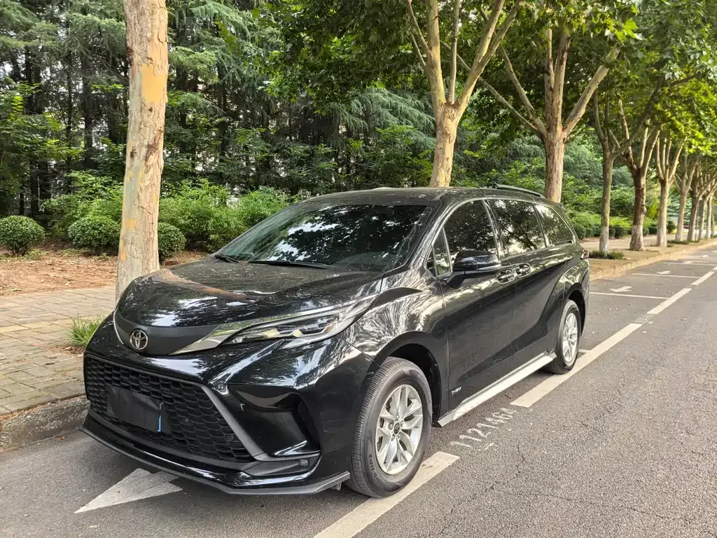 Toyota Granvia — фото 1
