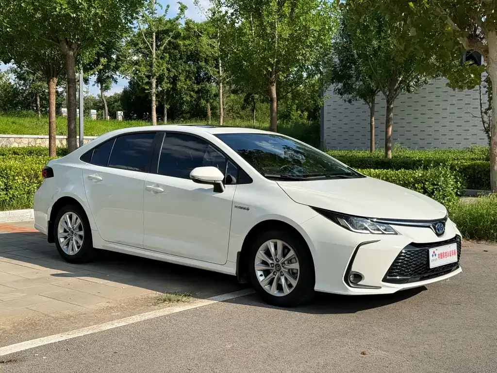 Toyota Corolla — фото 10