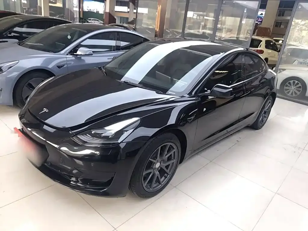 Tesla Model 3 — фото 1