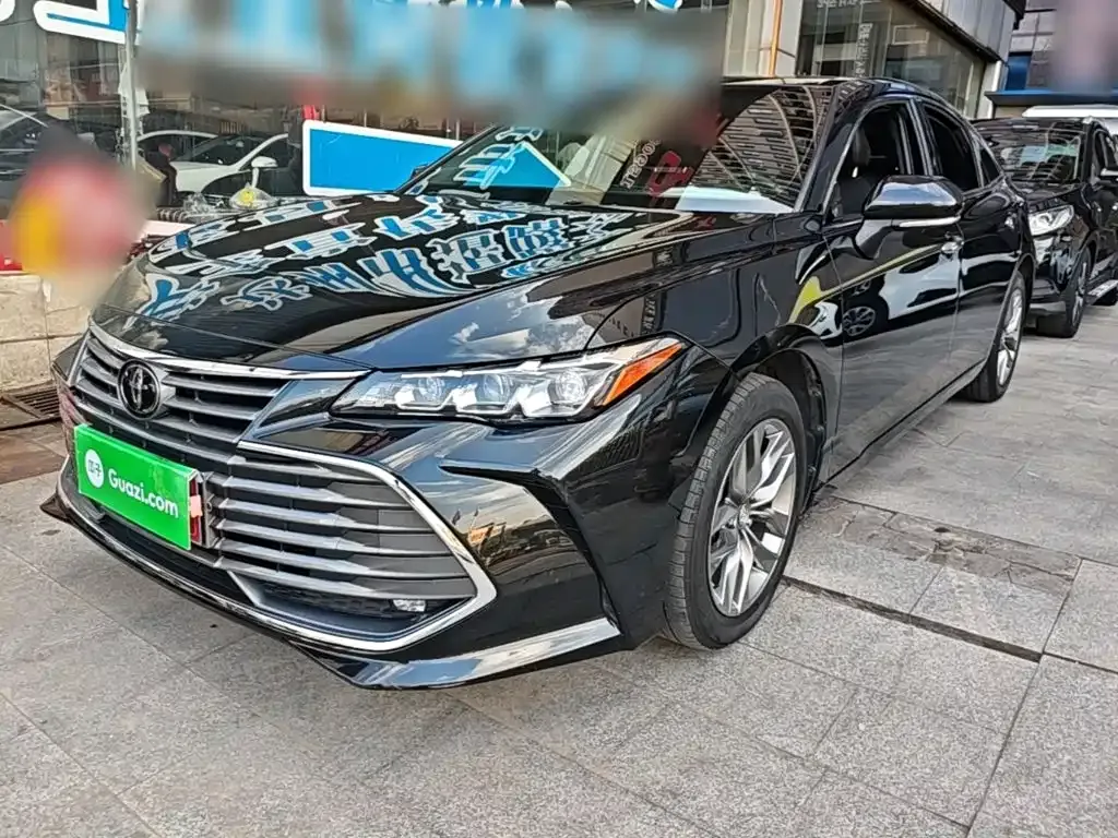 Toyota Avalon — фото 1