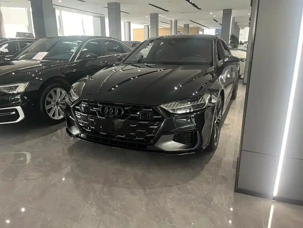 Audi A7L — фото 1