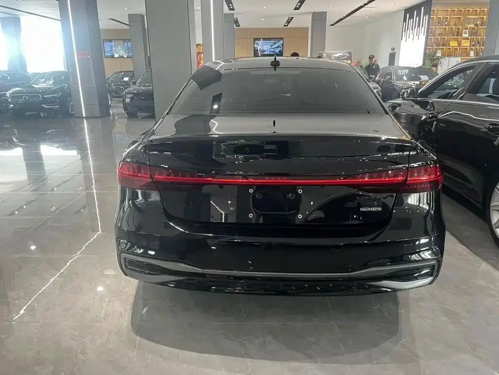 Audi A7L — фото 5