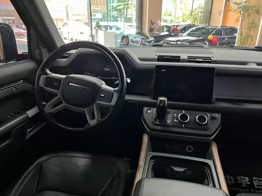 Land Rover Defender — фото 6