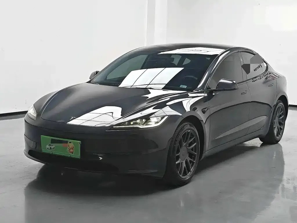 Tesla Model 3 — фото 1