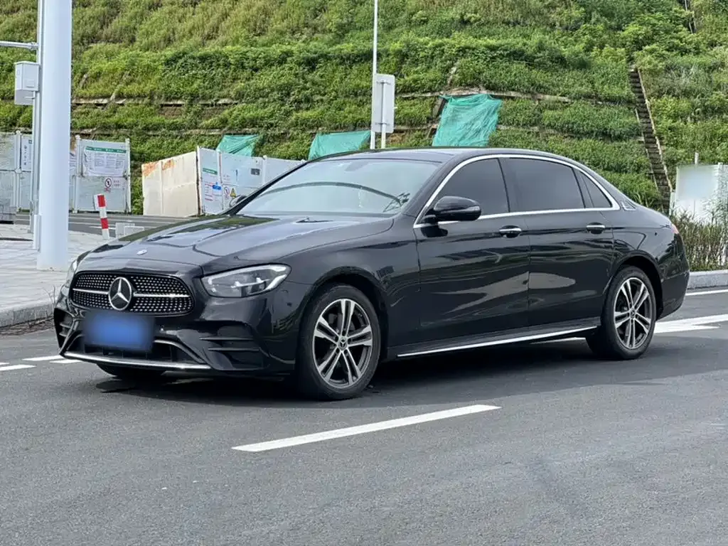 Mercedes-Benz E-Class — фото 1