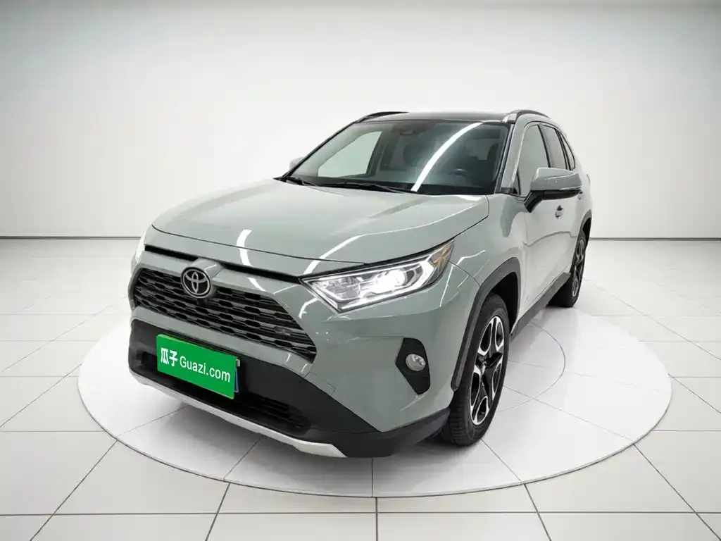 Toyota RAV4 — фото 3