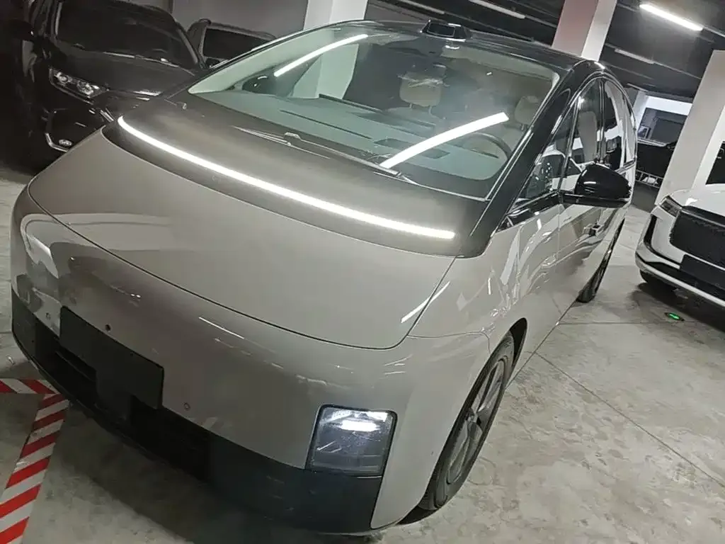 Li Auto MEGA — фото 6