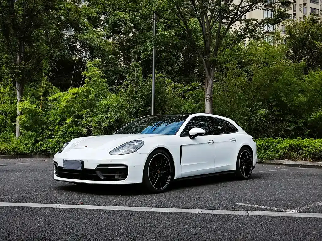 Porsche Panamera — фото 1