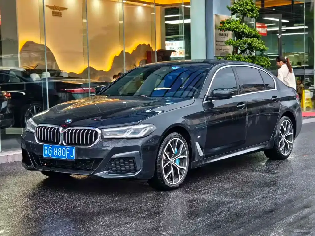 BMW 5 Series — фото 1