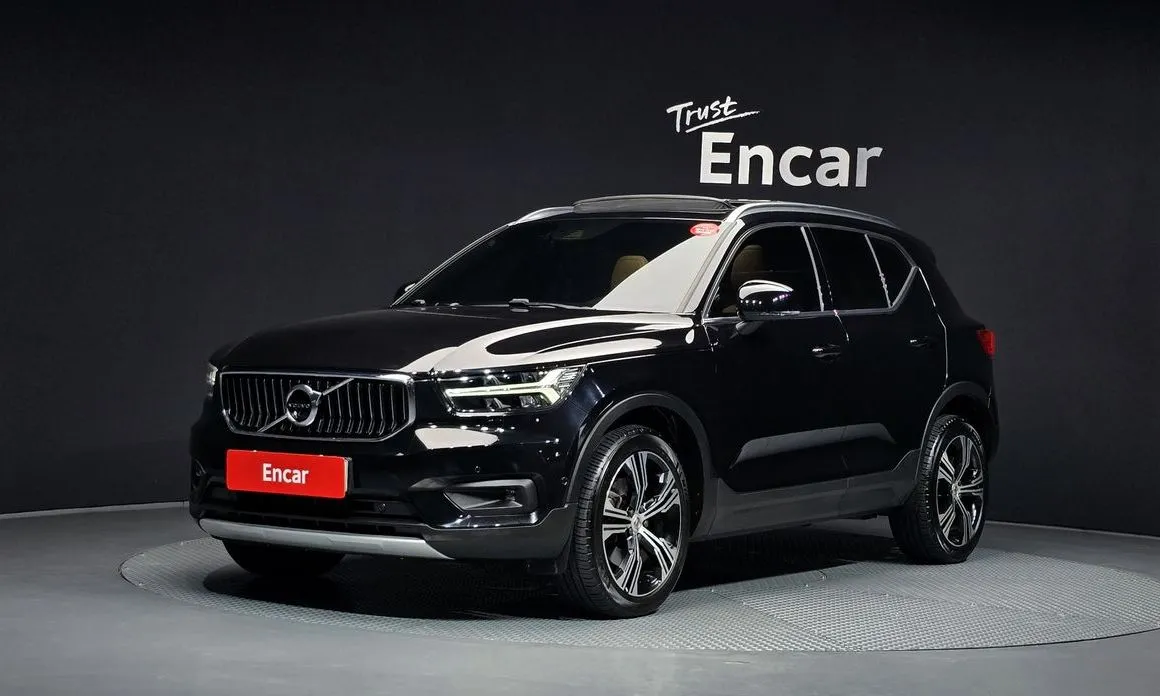 Volvo XC40 — фото 1
