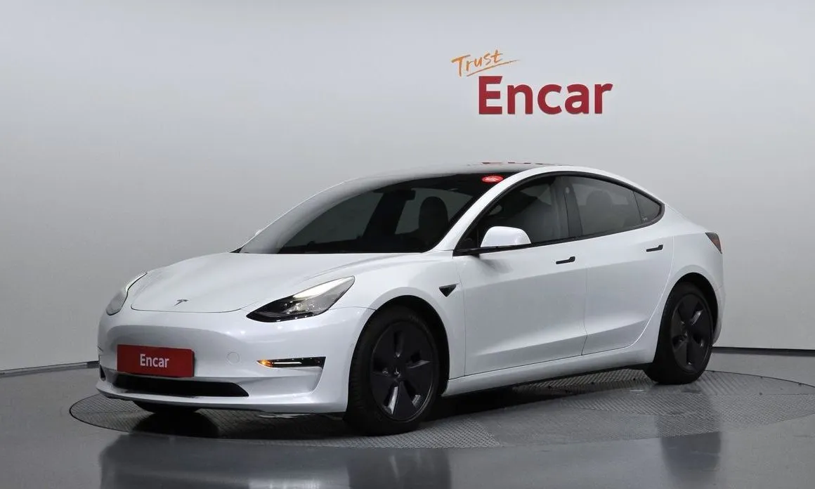 Tesla Model 3 — фото 1