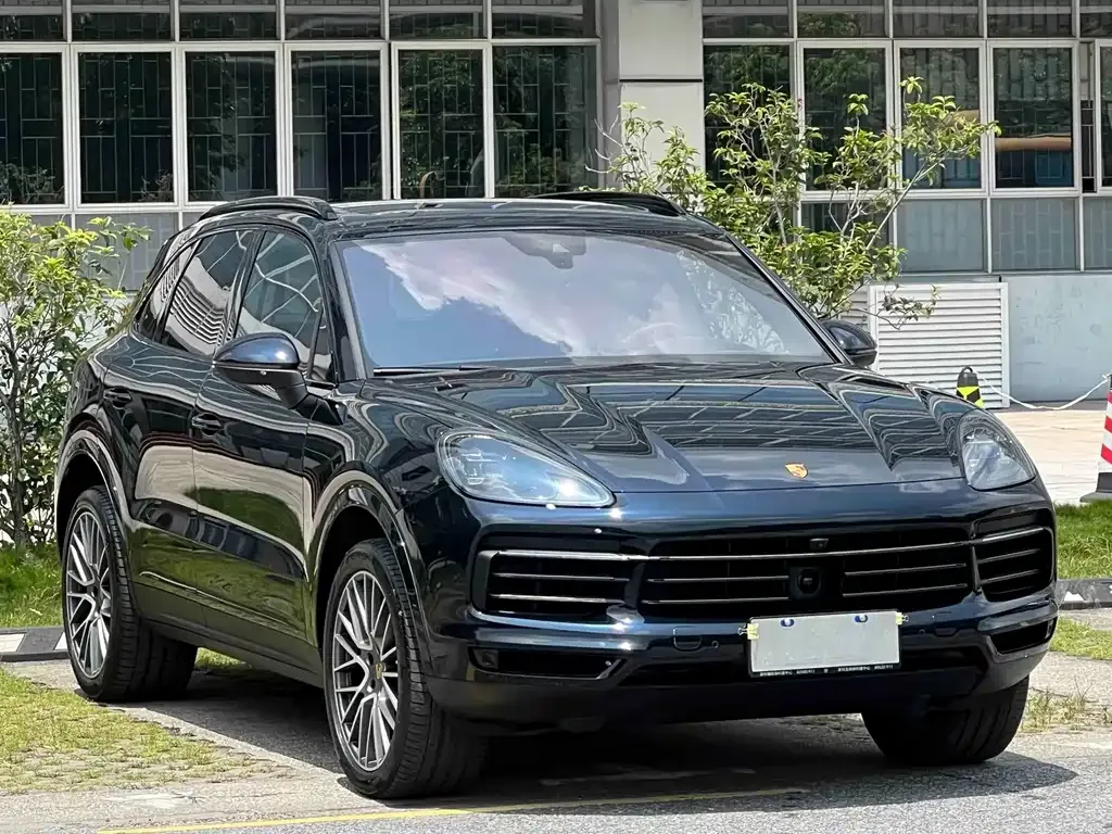Porsche Cayenne — фото 1