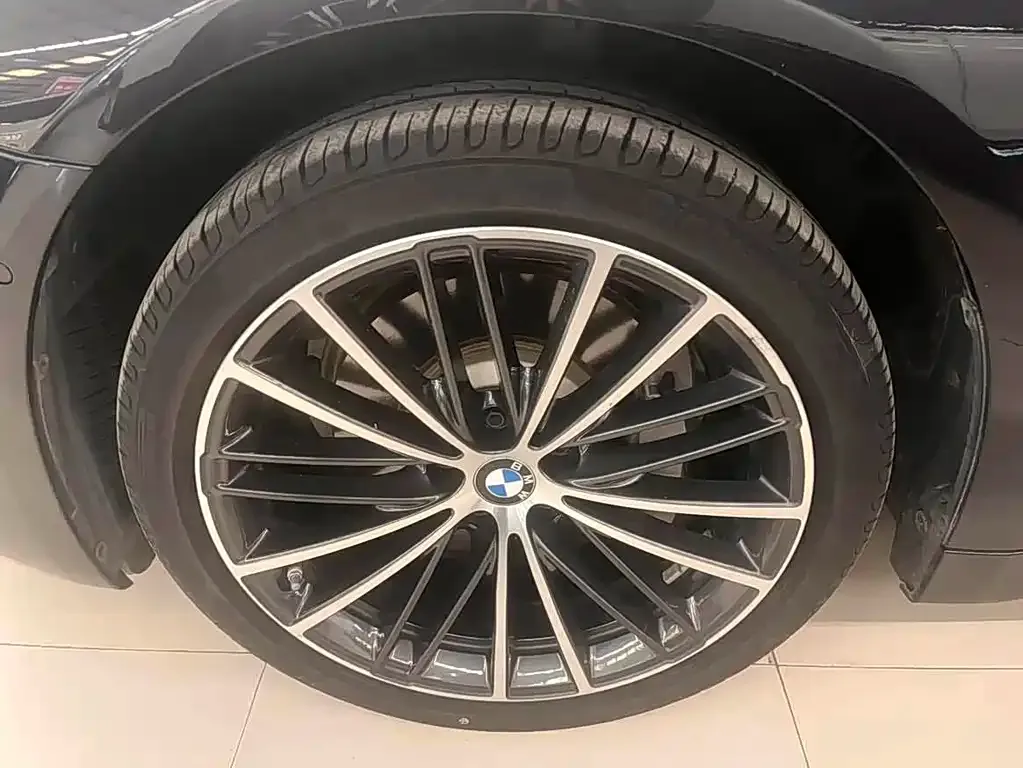 BMW 5 Series — фото 2