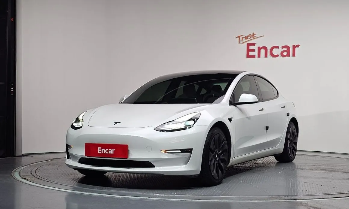 Tesla Model 3 — фото 1