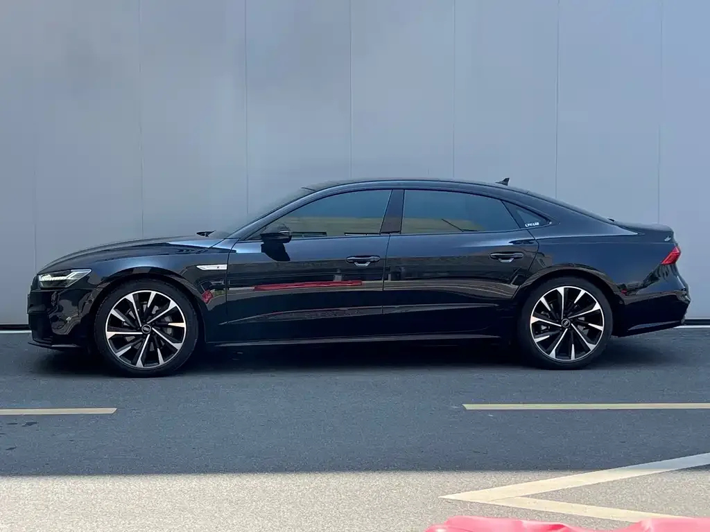 Audi A7L — фото 2