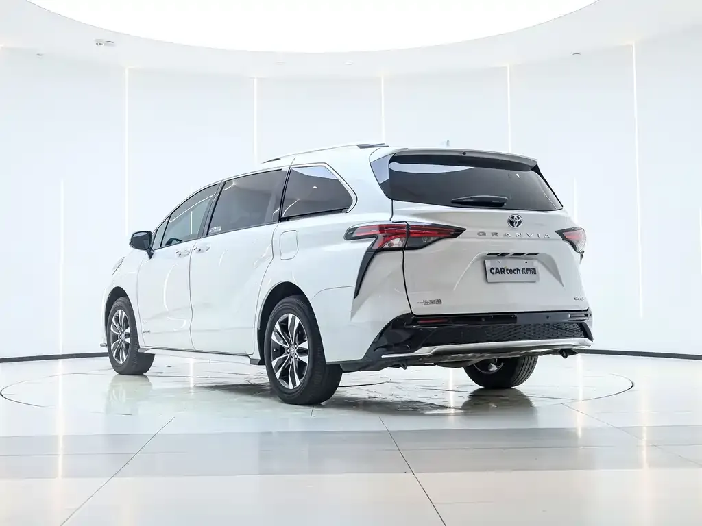 Toyota Granvia — фото 10