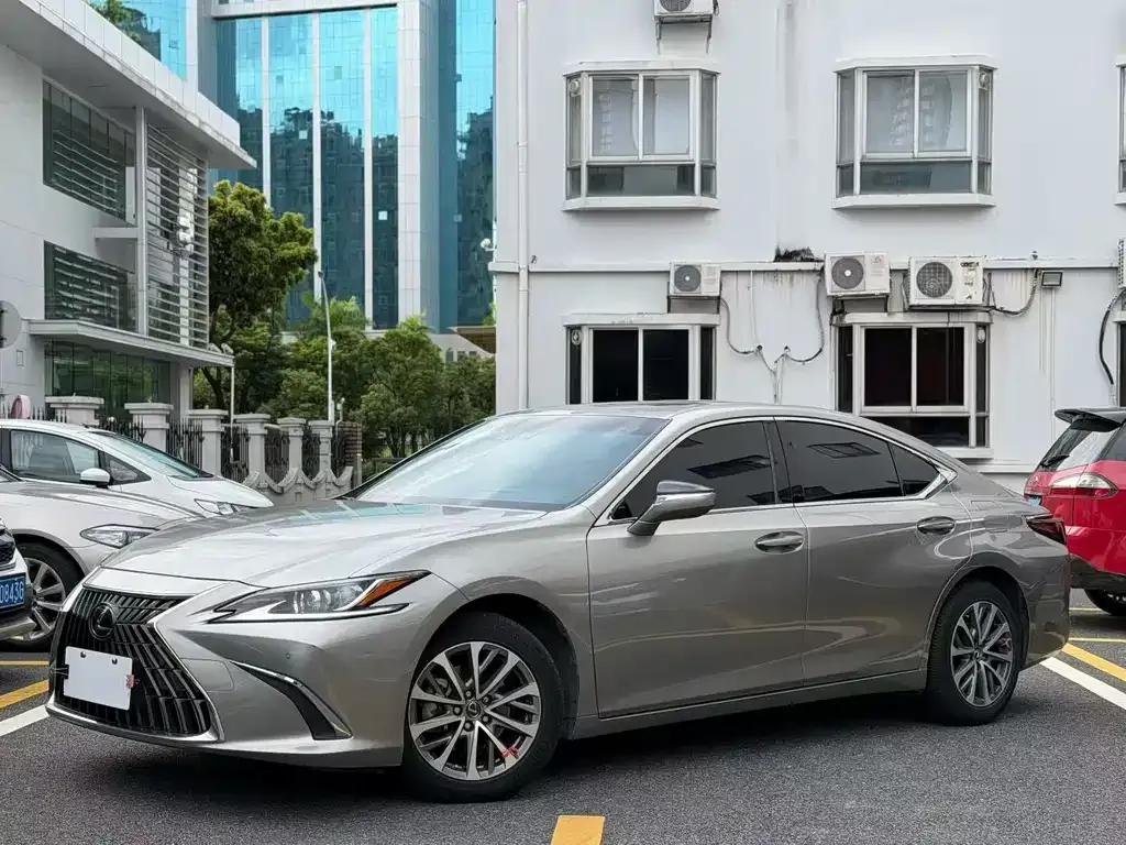 Lexus ES — фото 1