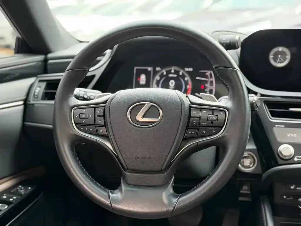 Lexus ES — фото 3