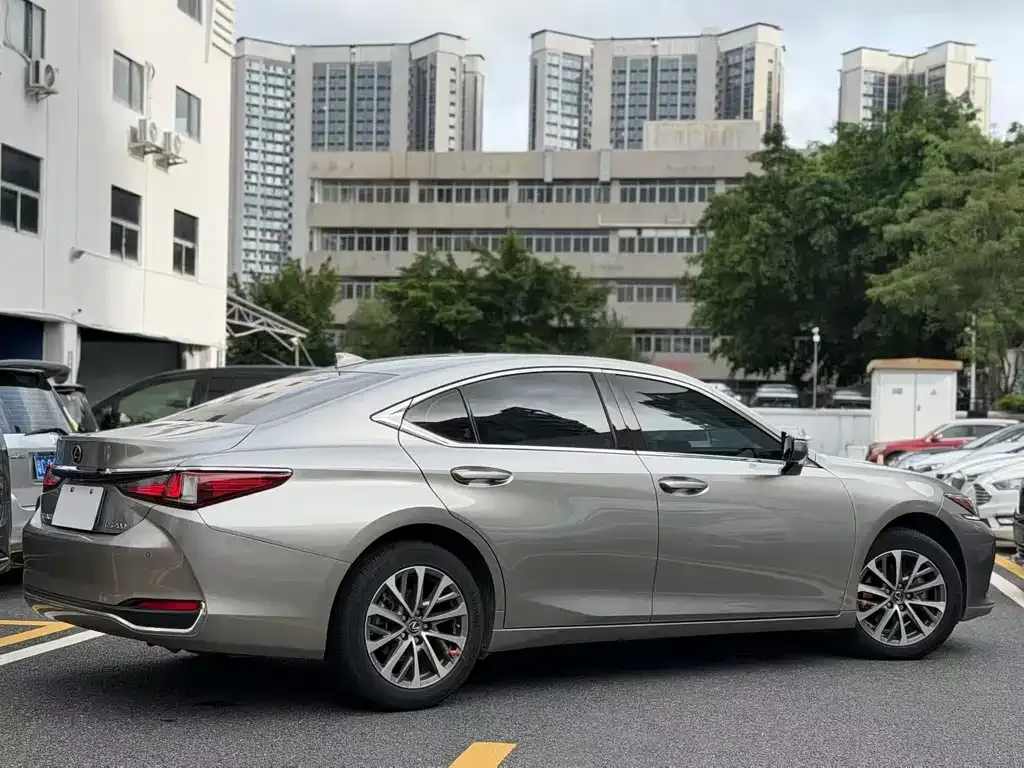 Lexus ES — фото 6
