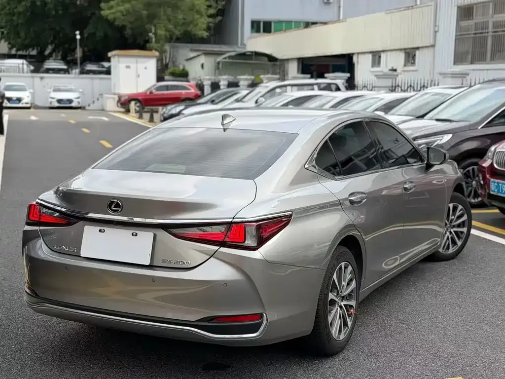 Lexus ES — фото 8