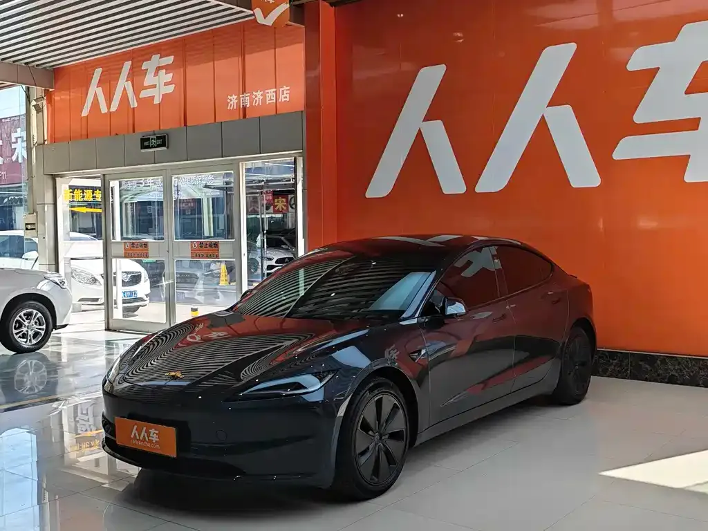 Tesla Model 3 — фото 1
