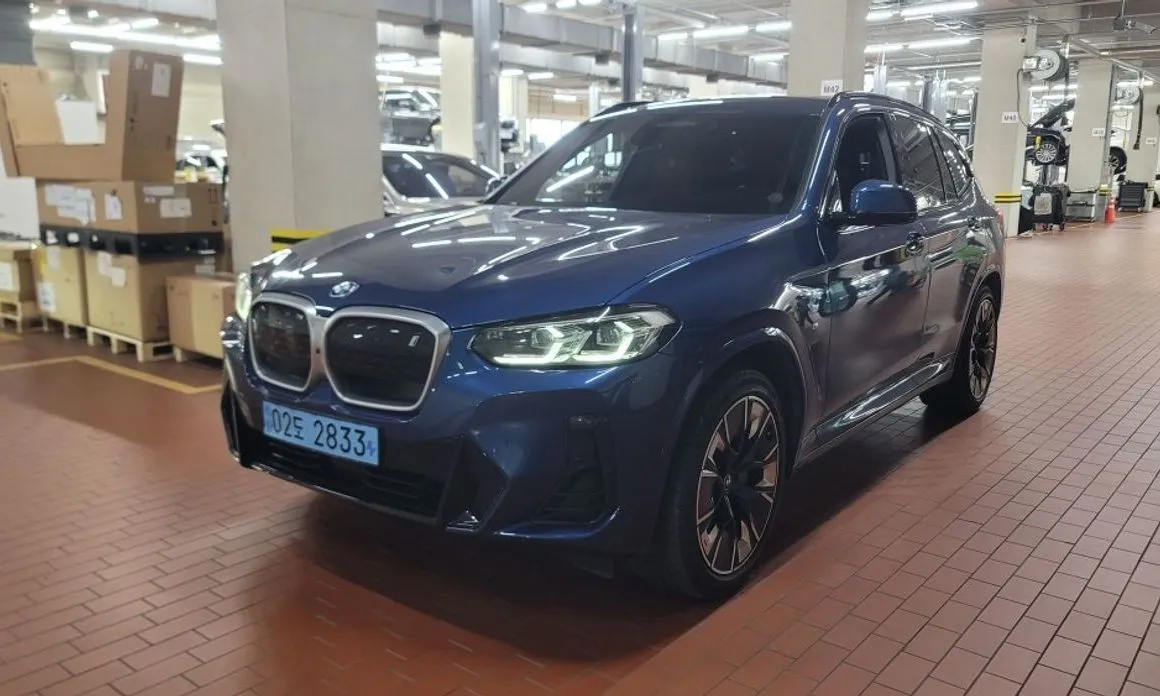 BMW iX3 — фото 1